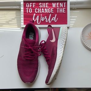 9.5 Nike flyknit running shoes matron and mint